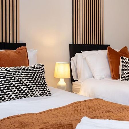 Railway House - Central Warrington - Sleeps 6 Bagian luar foto