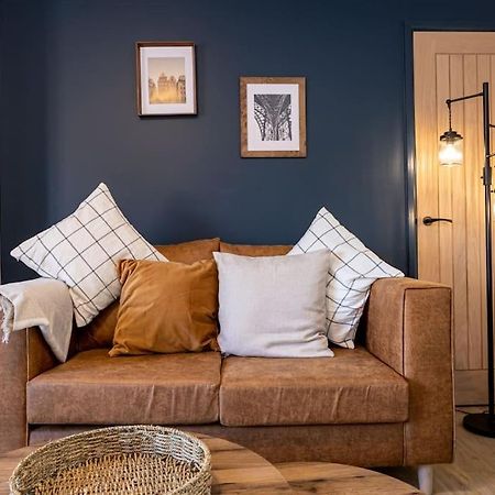 Railway House - Central Warrington - Sleeps 6 Bagian luar foto