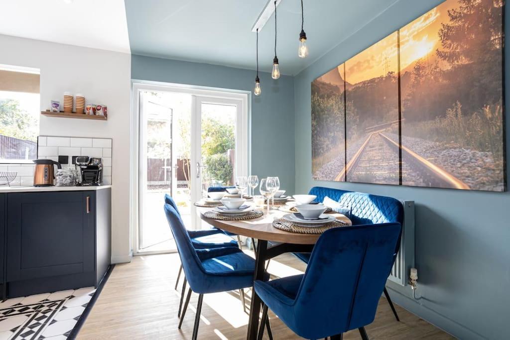 Railway House - Central Warrington - Sleeps 6 Bagian luar foto