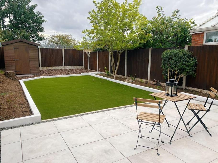 Railway House - Central Warrington - Sleeps 6 Bagian luar foto