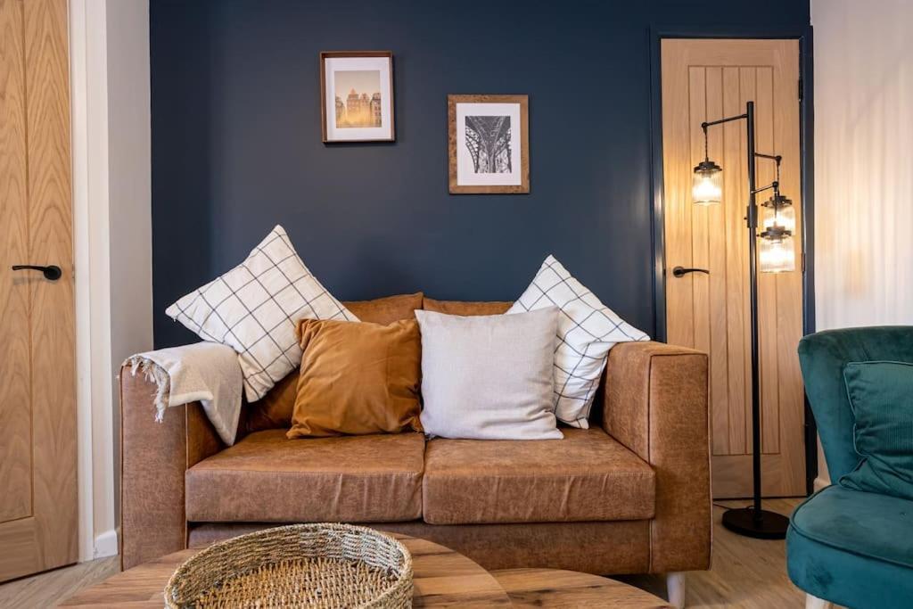 Railway House - Central Warrington - Sleeps 6 Bagian luar foto