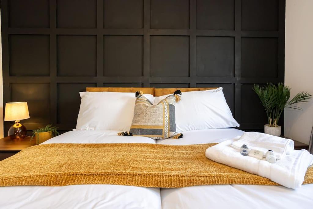Railway House - Central Warrington - Sleeps 6 Bagian luar foto